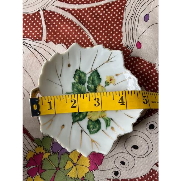 Vintage floral leaf plates 5" hand painted gold leaf set of 3 - Picture 4 of 10